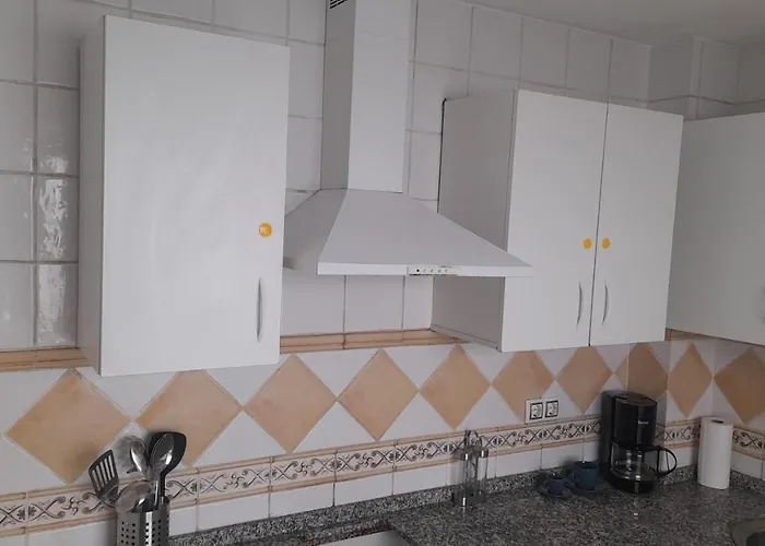 Casa Independiente En Nervion Junto A Parada Del Metro